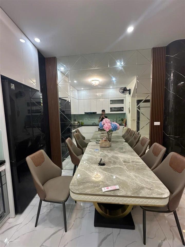 Nhà dân xây trung kiên, chắc chắn còn mới đẹp. chủ mới về ở ngay