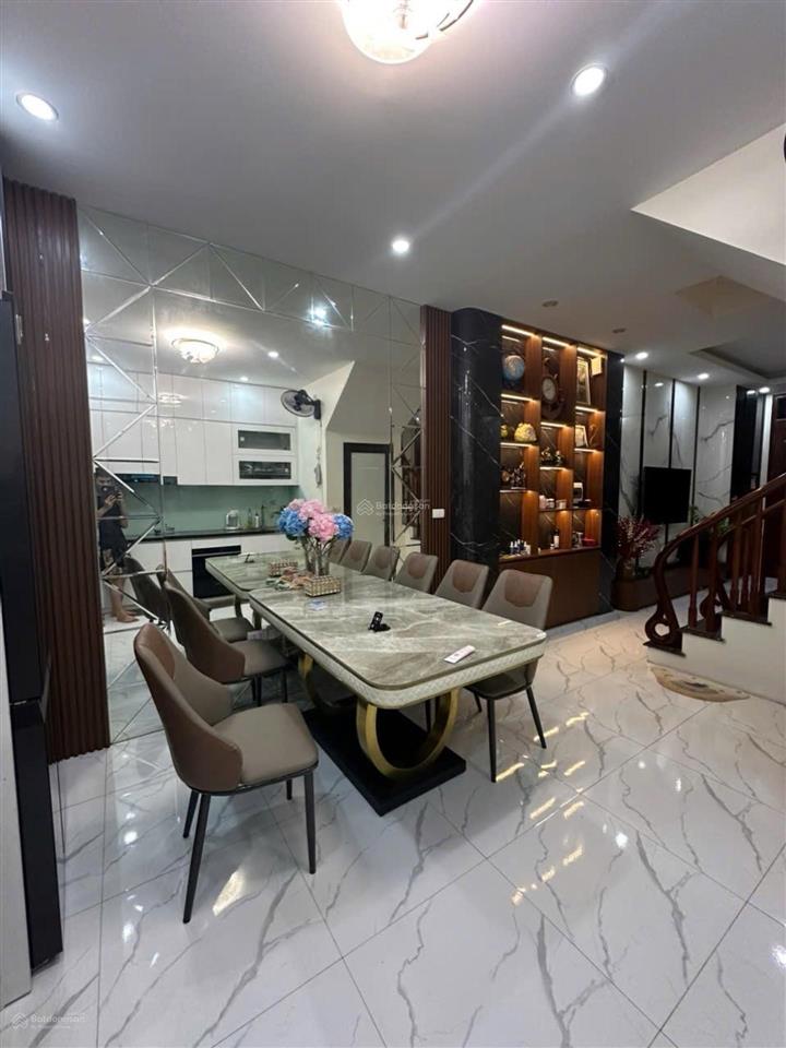 Nhà dân xây trung kiên, chắc chắn còn mới đẹp. chủ mới về ở ngay
