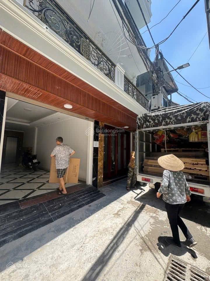 Nhà phân lô 7 tầng thang máy an dương vương. chủ thiện chí bán  mặt ngõ ô tô vào nhà. vị trí đẹp