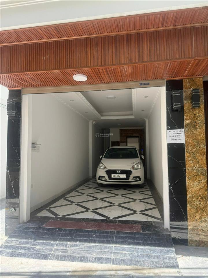 Nhà phân lô 7 tầng thang máy an dương vương. chủ thiện chí bán  mặt ngõ ô tô vào nhà. vị trí đẹp