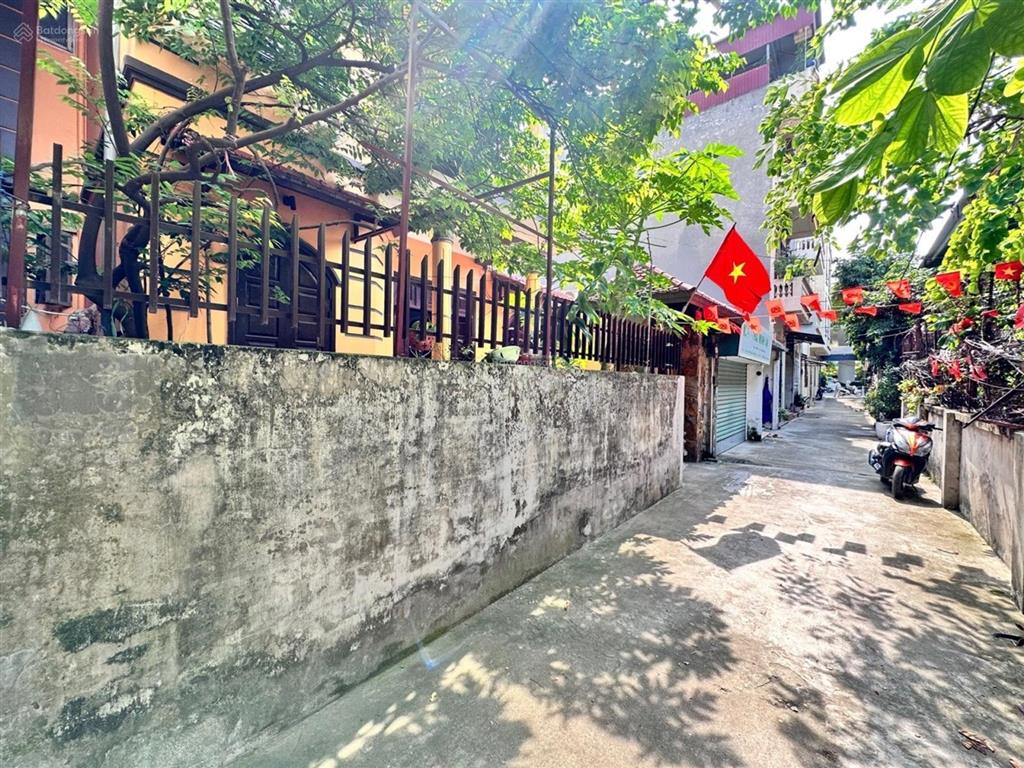 Bán nhà riêng phạm văn đồng  diện tích rộng. thửa đất vuông  7 chỗ đỗ cửa