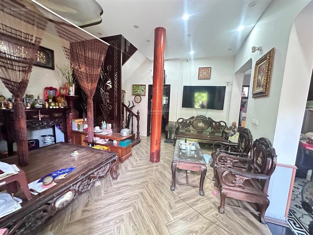 Bán nhà riêng phạm văn đồng  diện tích rộng. thửa đất vuông  7 chỗ đỗ cửa