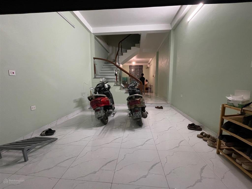 Bán nhà liên mạc  thửa vuông chủ thiện chí. vị trí đẹp. ô tô vào