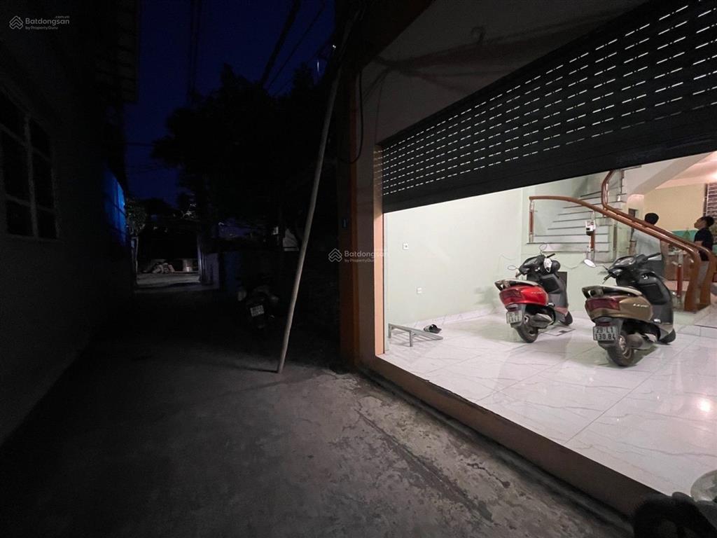 Bán nhà liên mạc  thửa vuông chủ thiện chí. vị trí đẹp. ô tô vào