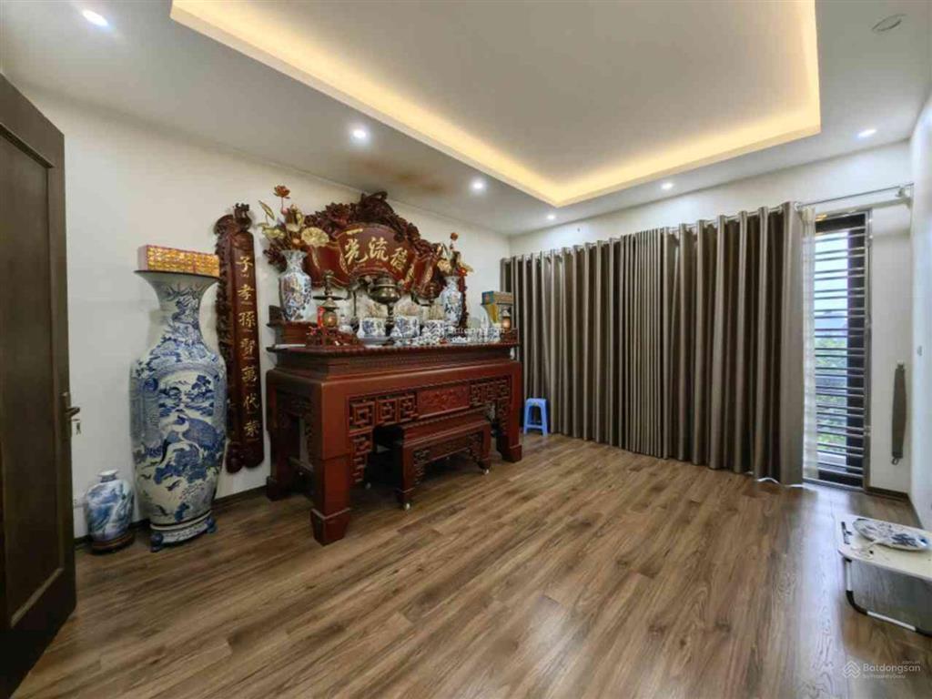 Mặt phố kẻ vẽ  kinh doanh sầm uất  duy nhất 1 nhà bán. nằm trục mặt chợ kinh doanh gì cũng đẹp