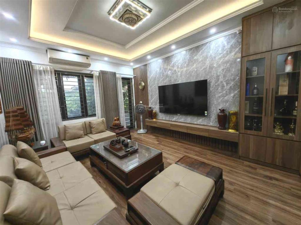 Mặt phố kẻ vẽ  kinh doanh sầm uất  duy nhất 1 nhà bán. nằm trục mặt chợ kinh doanh gì cũng đẹp