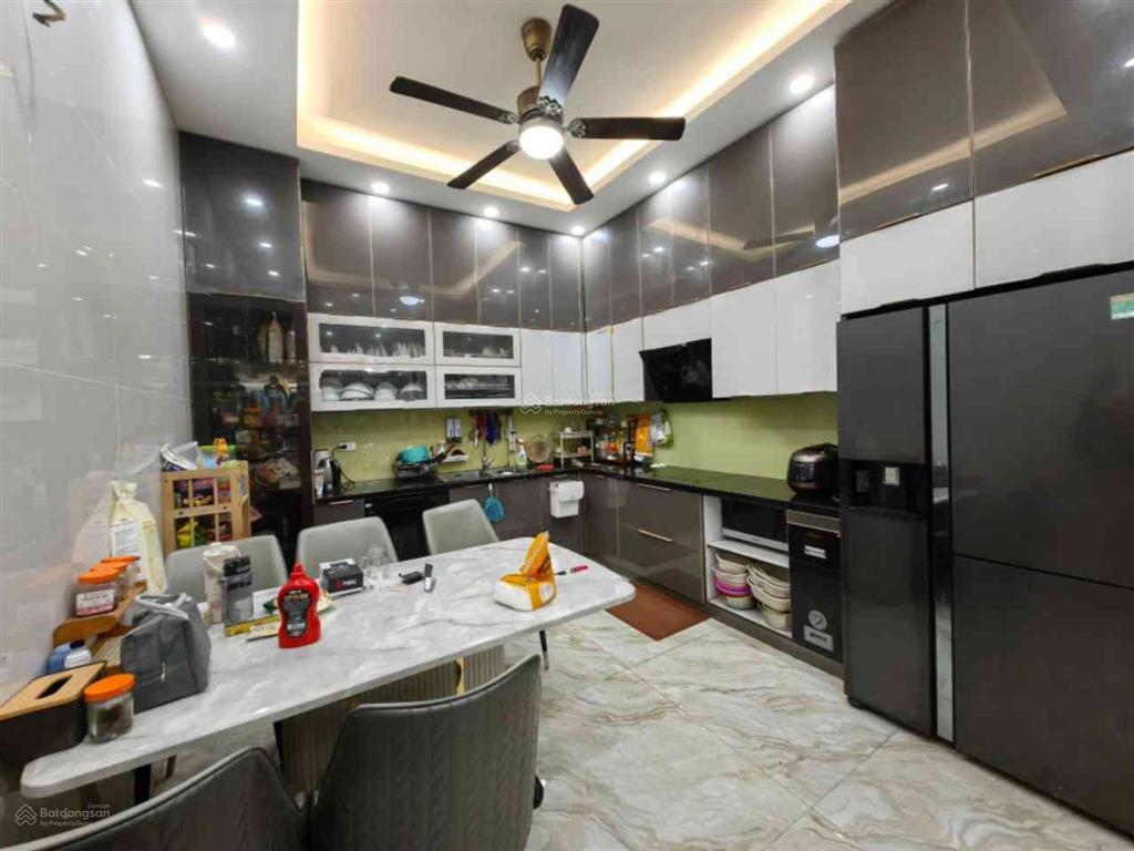 Mặt phố kẻ vẽ  kinh doanh sầm uất  duy nhất 1 nhà bán. nằm trục mặt chợ kinh doanh gì cũng đẹp
