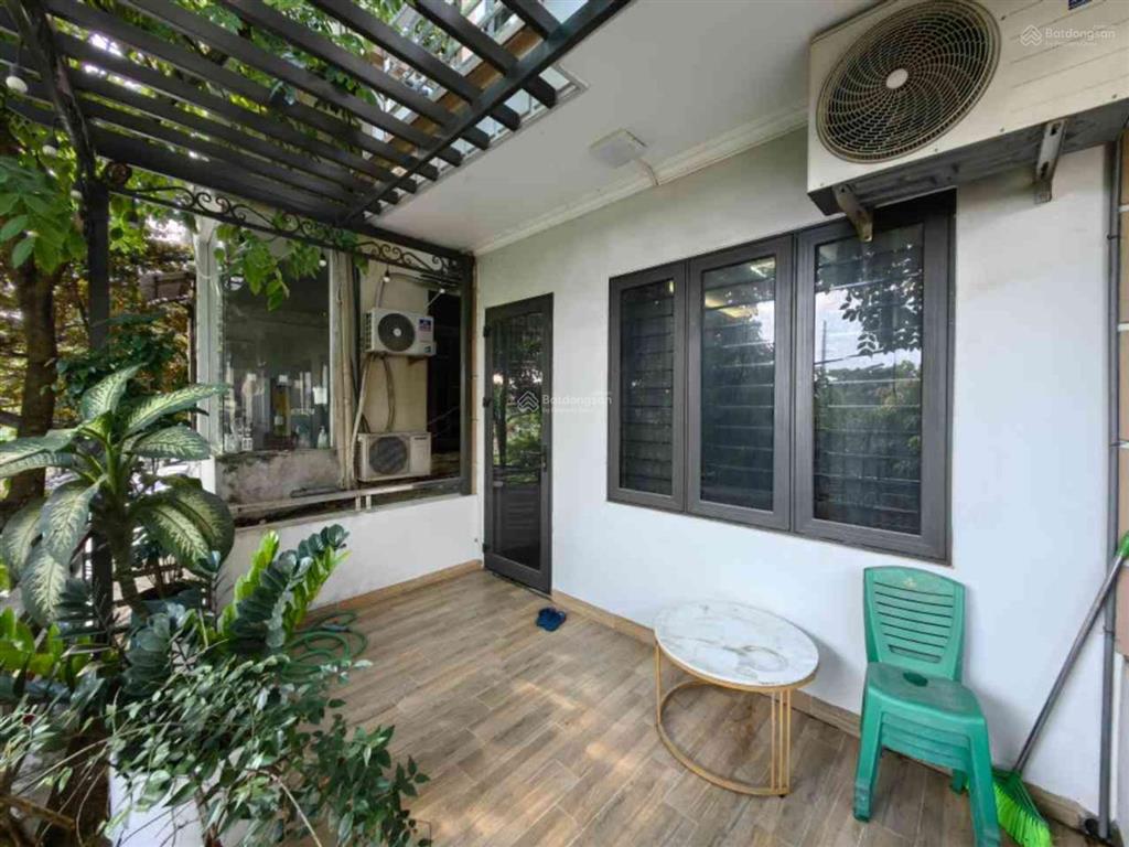 Mặt phố kẻ vẽ  kinh doanh sầm uất  duy nhất 1 nhà bán. nằm trục mặt chợ kinh doanh gì cũng đẹp