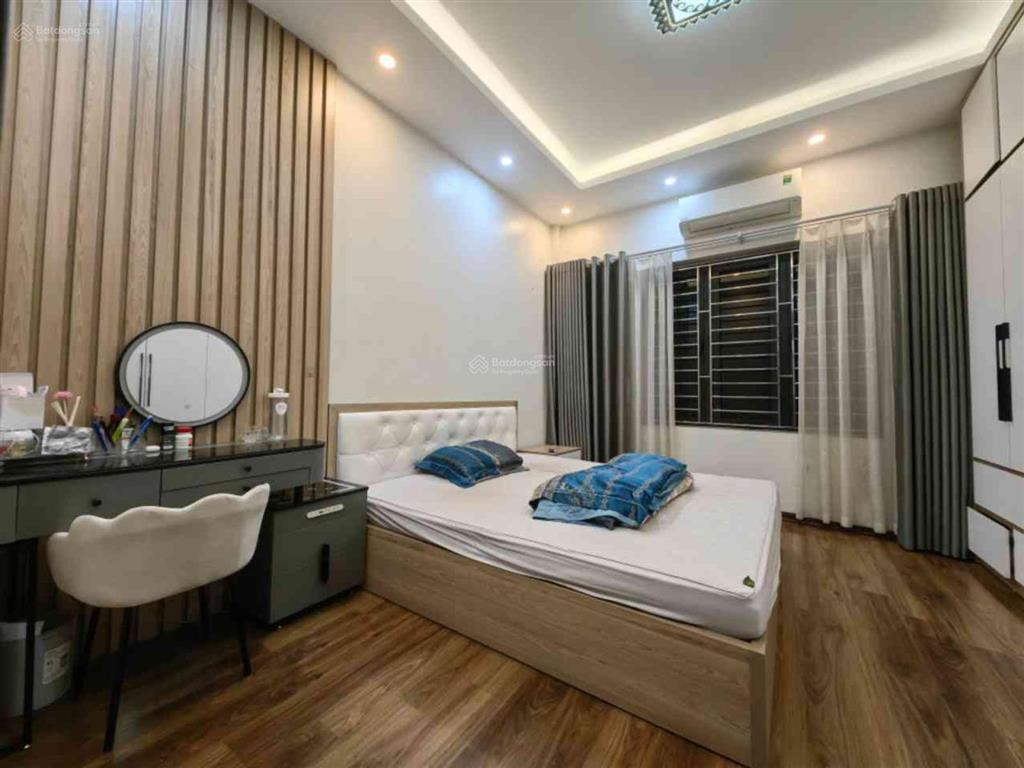 Mặt phố kẻ vẽ  kinh doanh sầm uất  duy nhất 1 nhà bán. nằm trục mặt chợ kinh doanh gì cũng đẹp