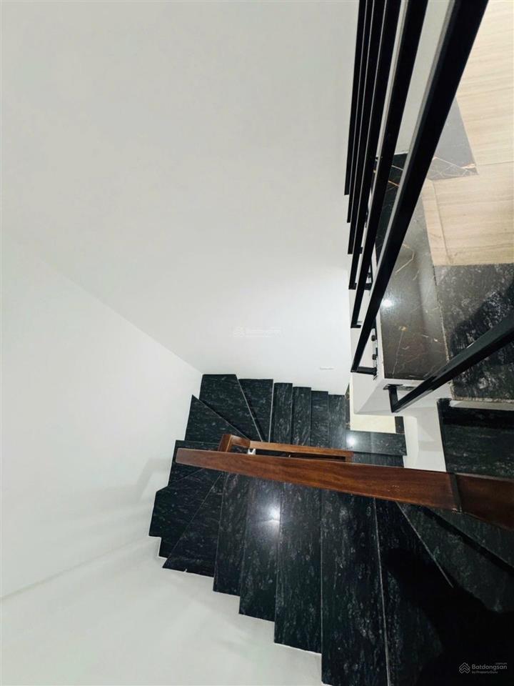 Nhà xây mới đường an dương vương 6 tầng thang máy. chủ thiện chí bán