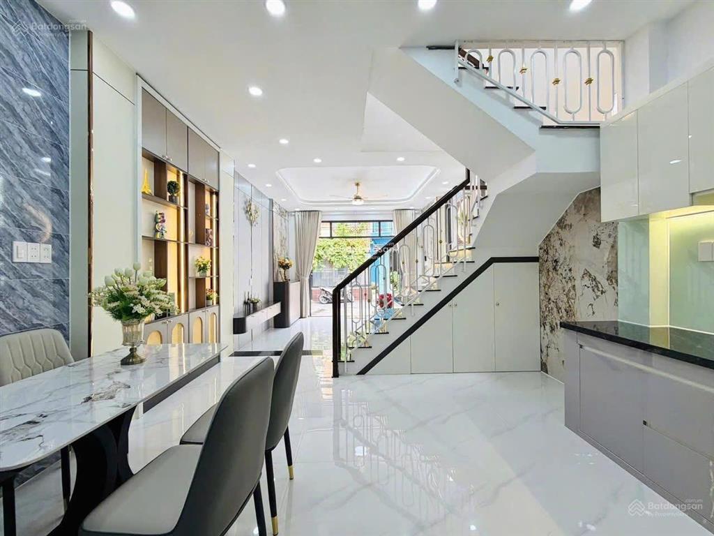 Bán gấp nhà đẹp 6om2, giá 3 tỷ 99 triệu lê văn việt, long thạnh mỹ, quận 9, sổ riêng sang tên ngay