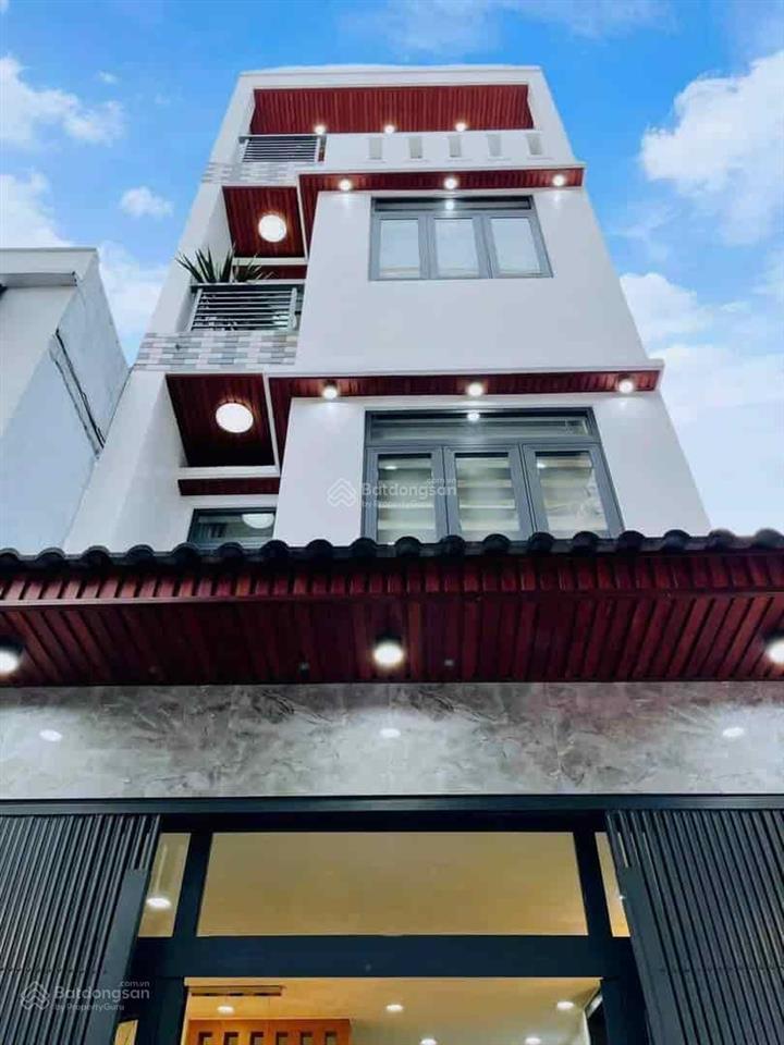 Nhà ngay trung tâm quận 3 đang có giá tốt đường lê văn sỹ, hẻm 6m, shr giá tl
