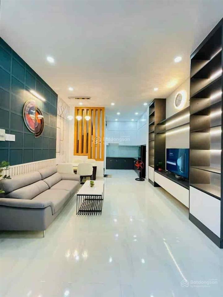 Nhà ngay trung tâm quận 3 đang có giá tốt đường lê văn sỹ, hẻm 6m, shr giá tl
