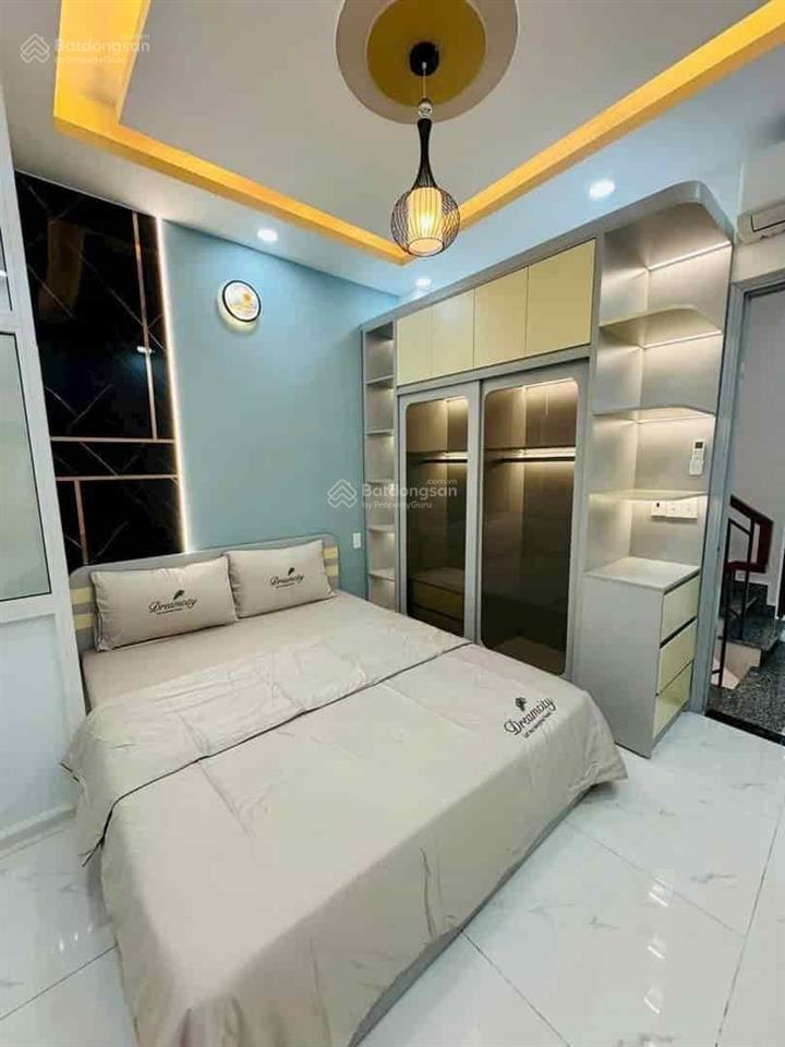 Hàng ngộp 1 căn trên đường trường sa quận 3 giá tốt sổ sẵn 4 ngủ 66,7m2 xem nhà ngay