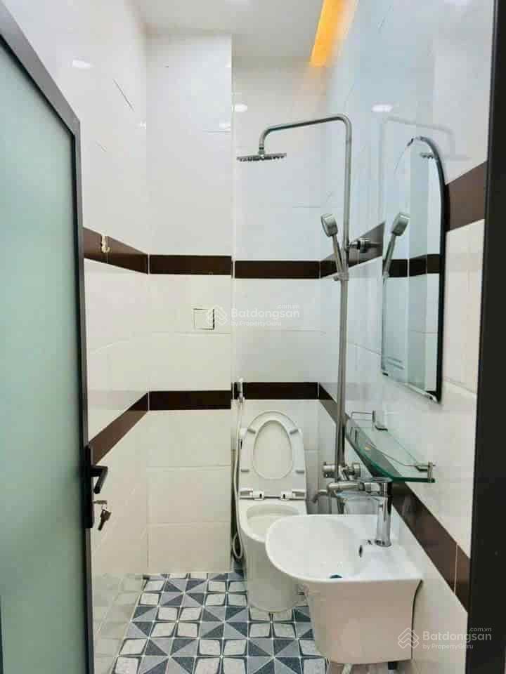 Hàng ngộp 1 căn trên đường trường sa quận 3 giá tốt sổ sẵn 4 ngủ 66,7m2 xem nhà ngay