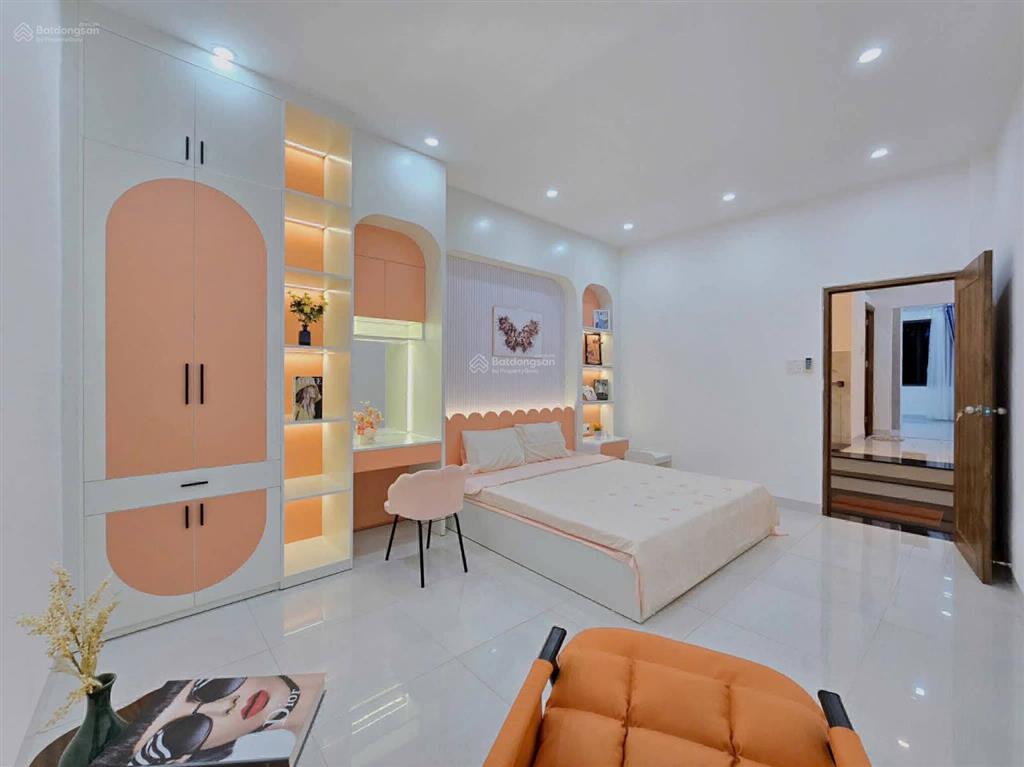 Bán gấp nhà 3 lầu 64m2 ngay lê văn việt quận 9, shr hẻm xe hơi 5m. cho thuê 18tr/th. giá 6tỷ450tl