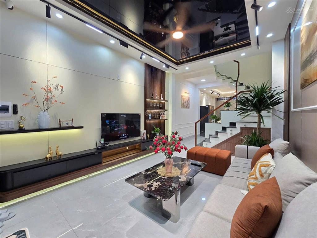Bán gấp nhà 3 lầu 64m2 ngay lê văn việt quận 9, shr hẻm xe hơi 5m. cho thuê 18tr/th. giá 6tỷ450tl