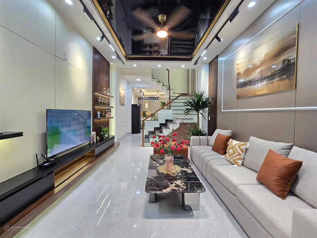 Bán gấp nhà 3 lầu 64m2 ngay lê văn việt quận 9, shr hẻm xe hơi 5m. cho thuê 18tr/th. giá 6tỷ450tl