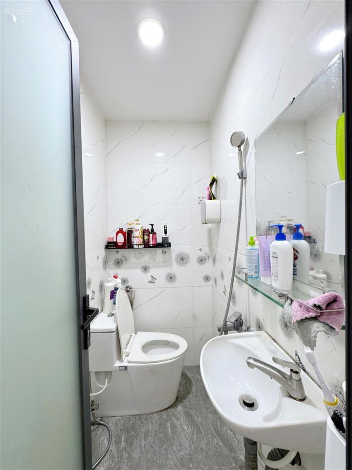 Gần ngã tư hàng xanh, bán gấp nhà chỉ 4 tỷ đinh bộ lĩnh, p15 bình thạnh. hiếm có 1 căn giá tốt