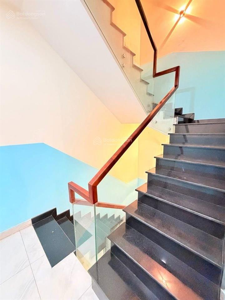 Nhà 4 tầng tân kỳ tân quý, mặt tiền kênh nước đen, giảm mạnh 300tr, chỉ 5.65 tỷ