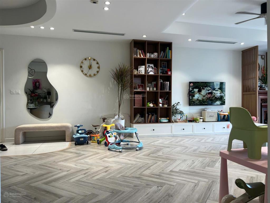 Cần bán căn góc mipec xuân thủy 70m2 2n2wc giá rẻ nhất tt  0977 146 ***