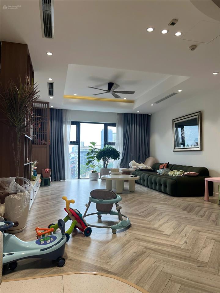 Quỹ căn chủ nhà cần bán cắt lỗ ban công đông nam nhìn hồ mai dich  0977 146 ***