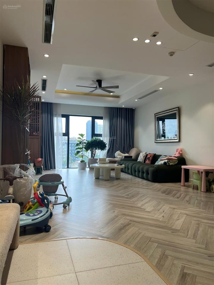 Căn chủ nhà cần bán cắt lỗ ban công đông nam nhìn hồ mai dịch.  0977 146 ***