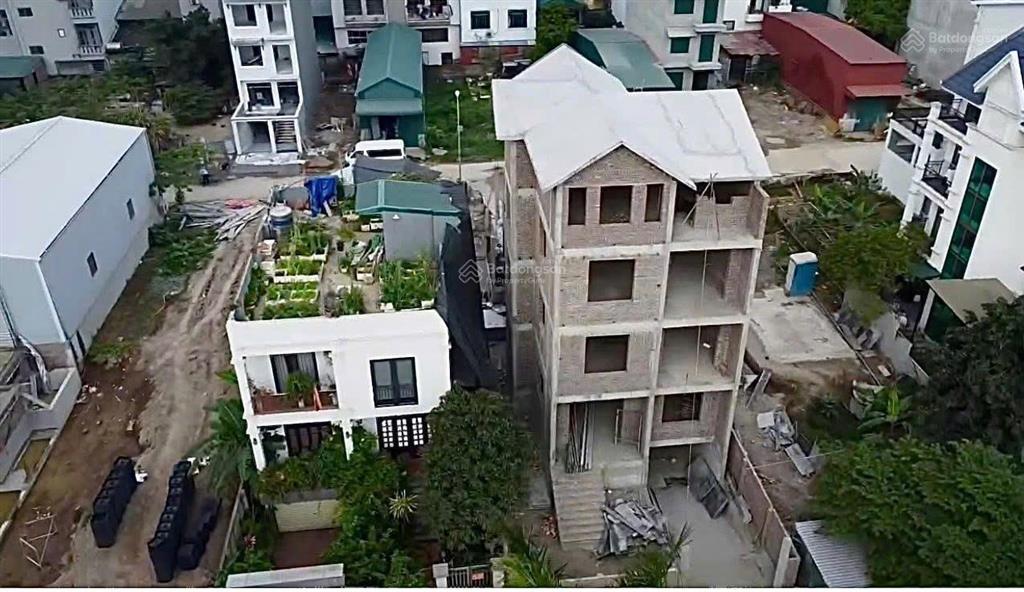 Cần bán căn 75m2 có thang máy sẵn sổ.  0977 146 ***