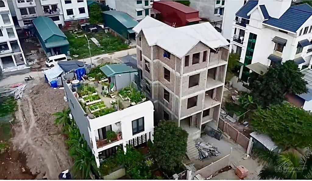 Cần bán căn 75m2 có thang máy sẵn sổ.  0977 146 ***