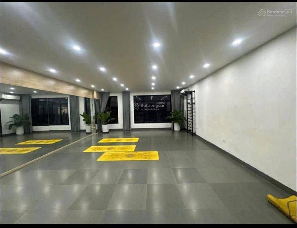Cho thuê mặt sàn tầng 4 liền kề vinhomes gardenia giá 8tr.  0977 146 ***