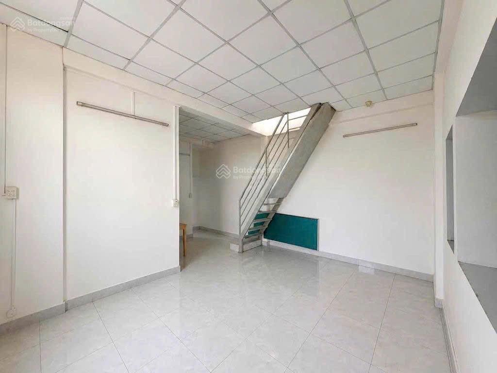 Cho thuê nhà 1 trệt 1 lầu hẻm 285 cmt8, quận 10