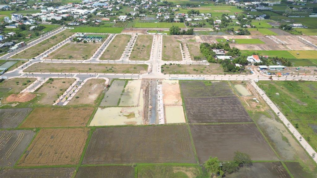 Bán đất nền 90m2 tại đại lộ 830, đức hoà long an, giá tốt chỉ với trả trước 600 triệu vnd