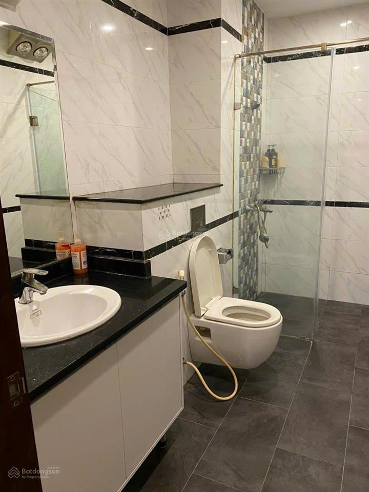 Bán gấp căn hộ 3 phòng ngủ full đồ 122m tại diamond flower 48 lê văn lương giá chỉ 12 tỷ