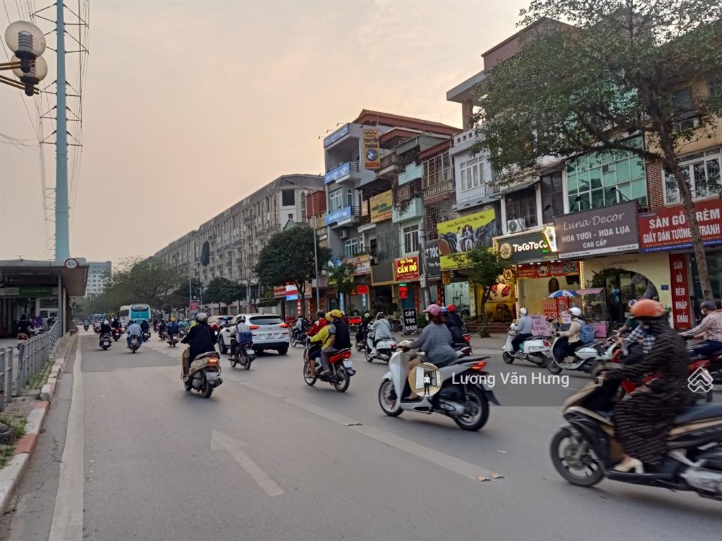 Cho thuê nhà mặt phố nguyễn thanh bình,ngã 4 tố hữu vạn phúc,dt 45m2* 3 tầng giá 20 triệu/tháng