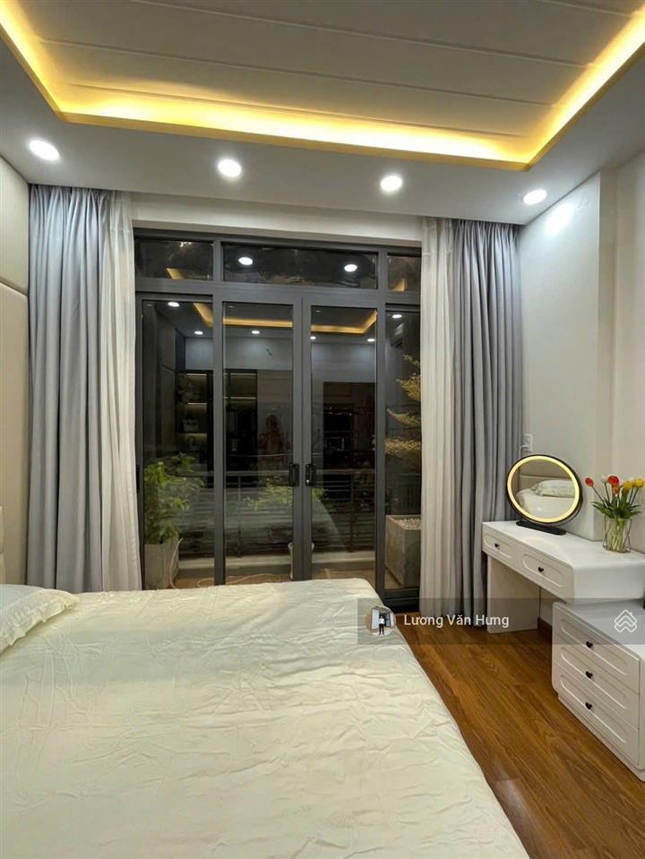Chủ hạ chào 2 tỷ bán nhà phân lô ngô thì nhậm,gần chợ bông đỏ, dt 45m 5 tầng ôtô đỗ cửa nhỉnh 12 tỷ