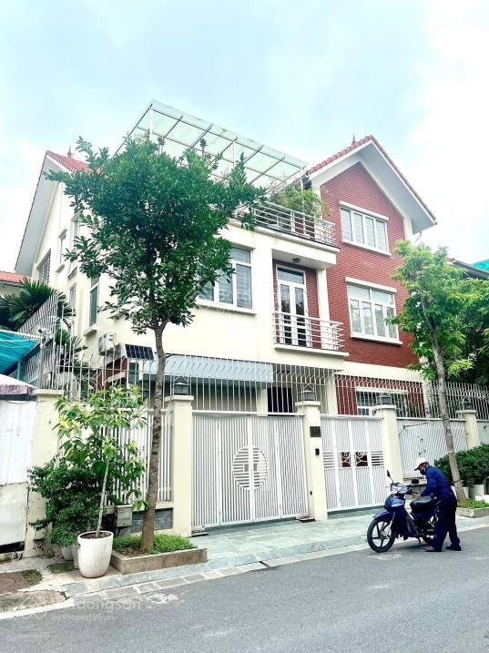 Cho thuê biệt thự làng việt kiều châu âu, dt 250m2 x 3 tầng phù hợp để ở, làm vp giá 45 triệu/tháng
