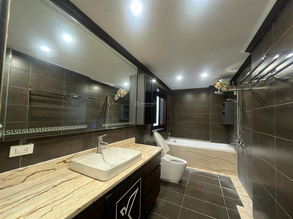 Cho thuê biệt thự song lập vinhomes riverside  nhà full đủ đồ chỉ việc xách vali vào ở, 160m2