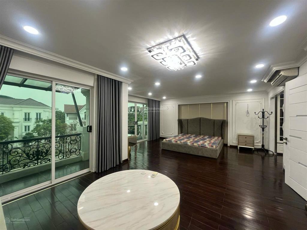 Cho thuê biệt thự song lập vinhomes riverside  nhà full đủ đồ chỉ việc xách vali vào ở, 160m2