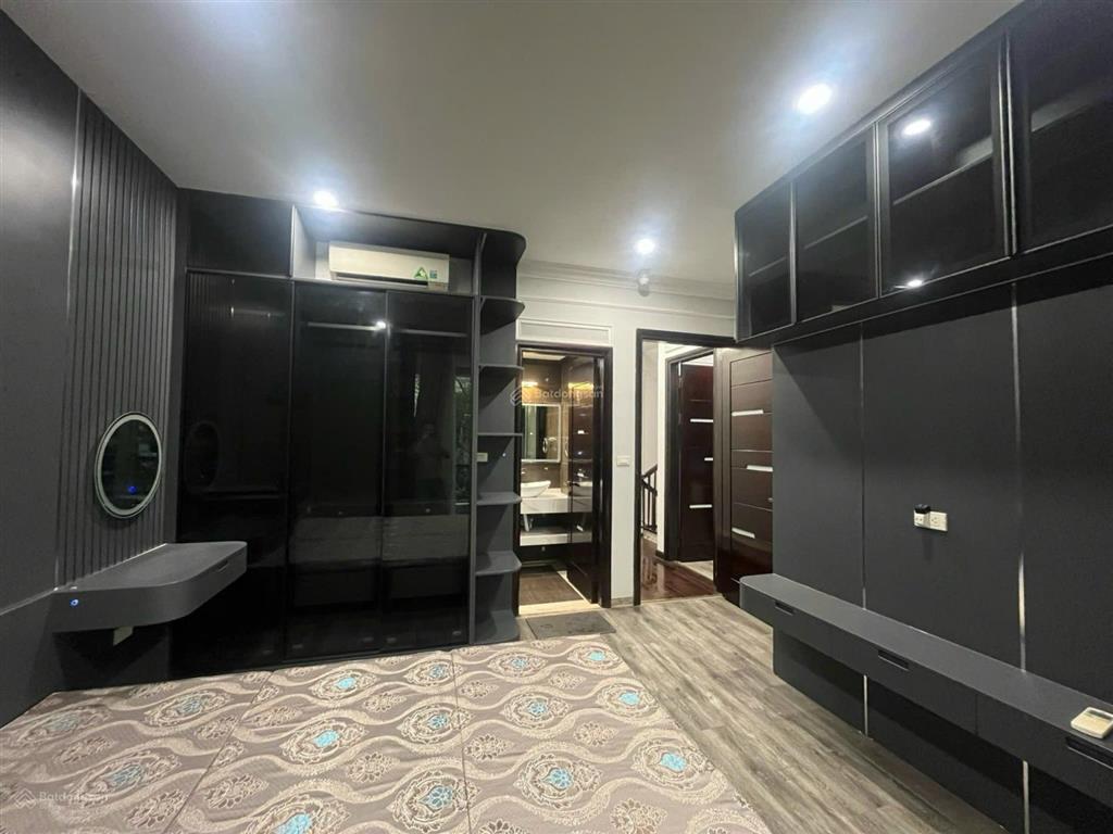 Cho thuê biệt thự song lập vinhomes riverside  nhà full đủ đồ chỉ việc xách vali vào ở, 160m2