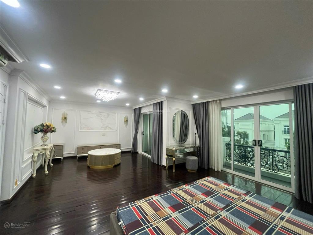 Cho thuê biệt thự song lập vinhomes riverside  nhà full đủ đồ chỉ việc xách vali vào ở, 160m2