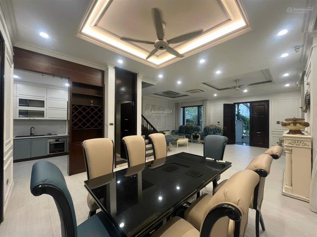 Cho thuê biệt thự song lập vinhomes riverside  nhà full đủ đồ chỉ việc xách vali vào ở, 160m2