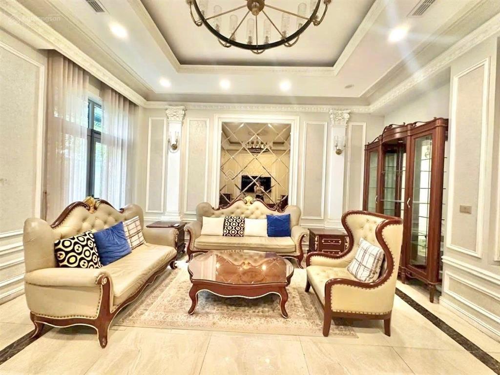 Cho thuê biệt thự liền kề nhà mới không gian được hoàn thiện chỉn chu,nội thất tinh tế có tang máy