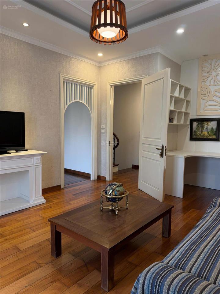 Cho thuê bt vinhomes riverside, , 150m2, nhà mới sạch đẹp, vào ở ngay
