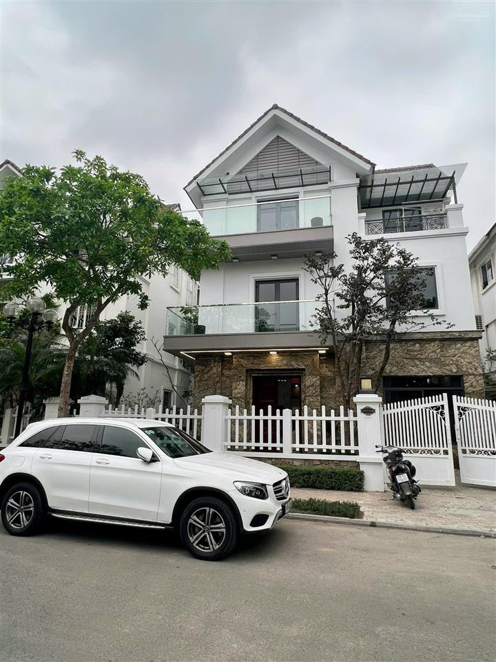 Cho thuê biệt thự vinhomes riverside nhà mới, sạch sẽ, vào ở ngay