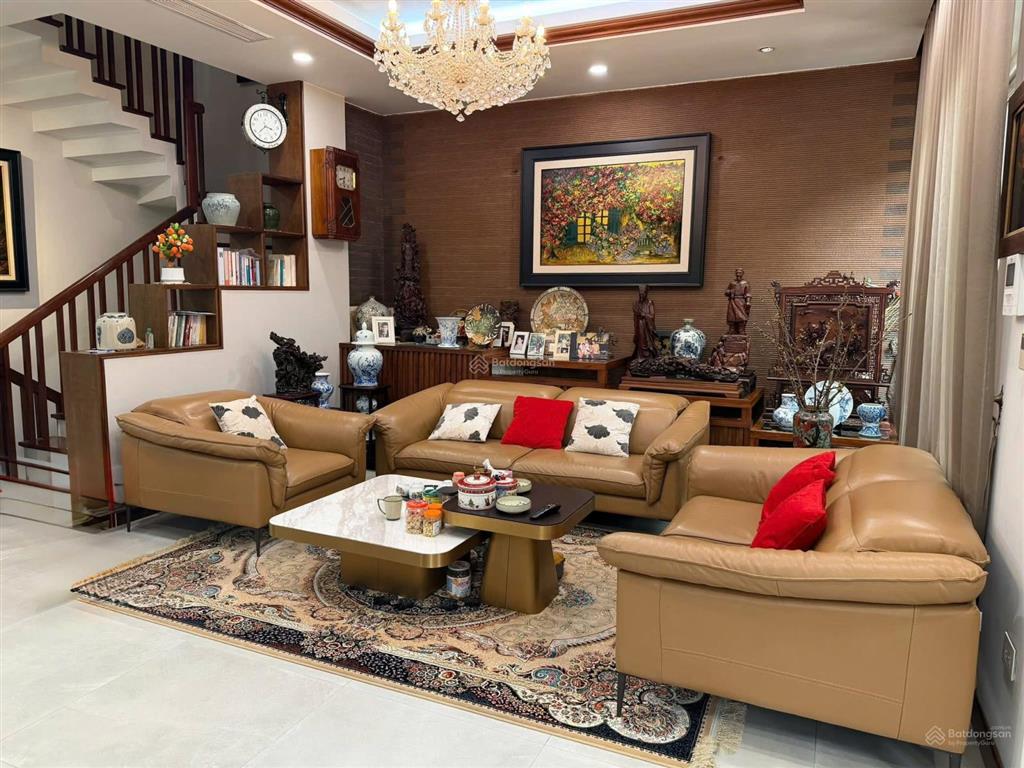 Cho thuê biệt thự vinhomes riverside nhà mới, sạch sẽ, vào ở ngay