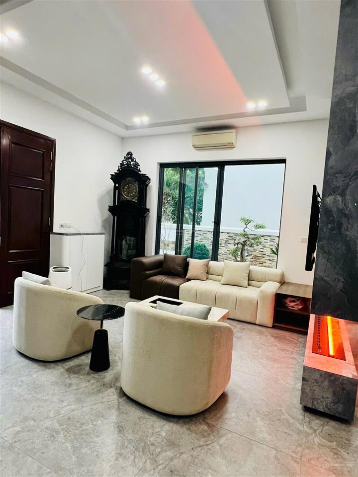 Cho thuê biệt thự vinhomes riverside nhà mới, sạch sẽ, vào ở ngay