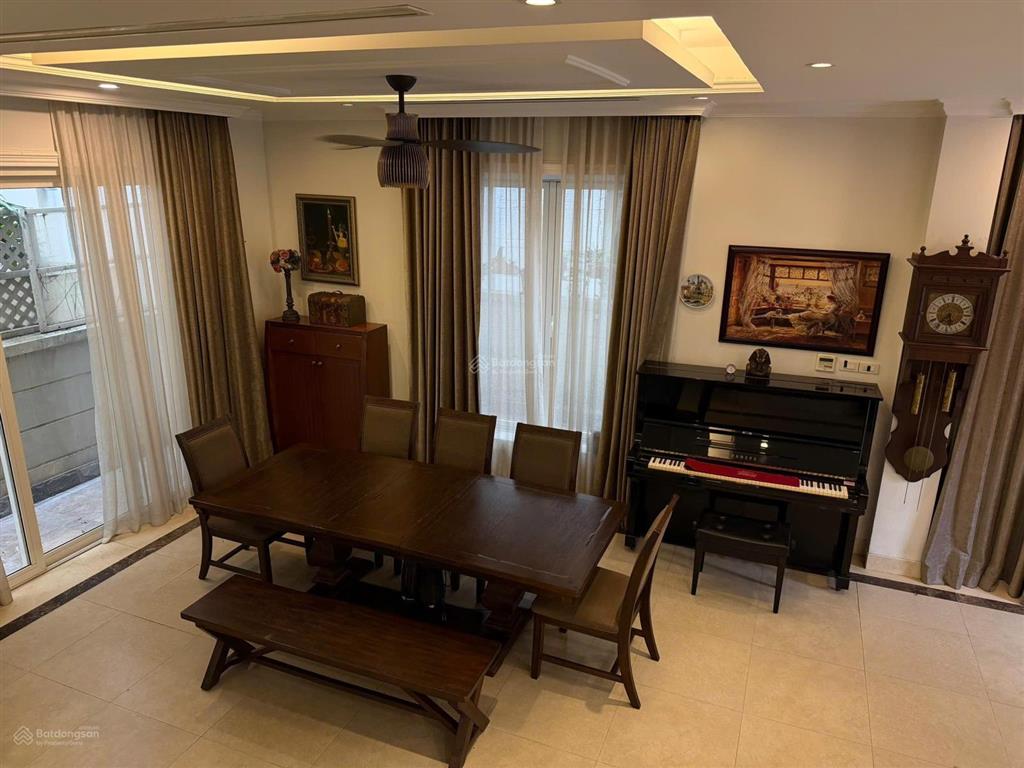 Cho thuê biệt thự vinhomes riverside nhà mới, sạch sẽ, vào ở ngay