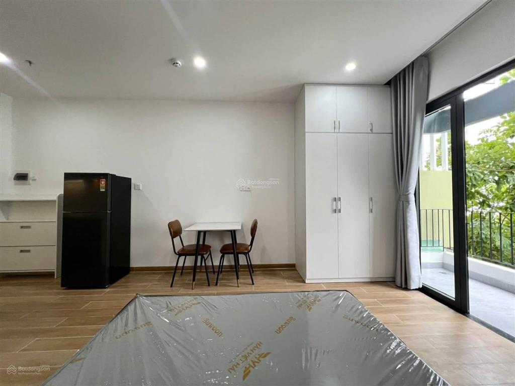 Cho thuê toà nhà mới full nội thất, ban công, giặt riêng 35m2 ở cù lao khu đường hoa gần bờ kè, q1