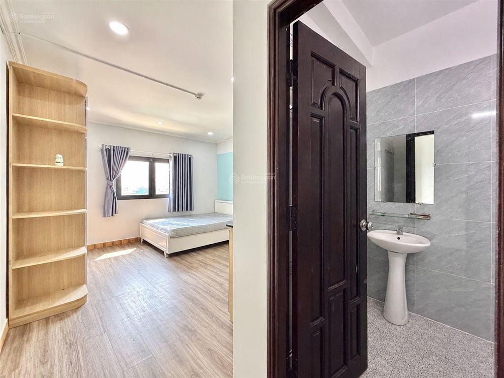Căn hộ cho thuê 30m2 full nội thất, cửa sổ trời, ngay chợ bà chiểu gần quận 1 ở đường bùi hữu nghĩa