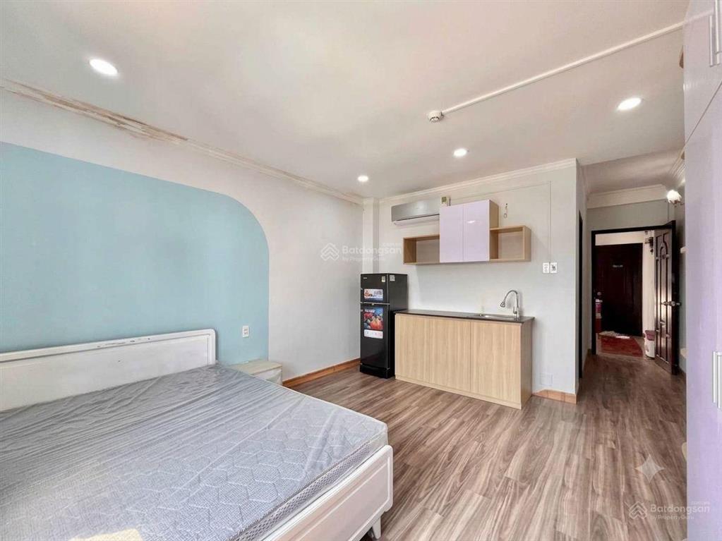 Căn hộ cho thuê 30m2 full nội thất, cửa sổ trời, ngay chợ bà chiểu gần quận 1 ở đường bùi hữu nghĩa